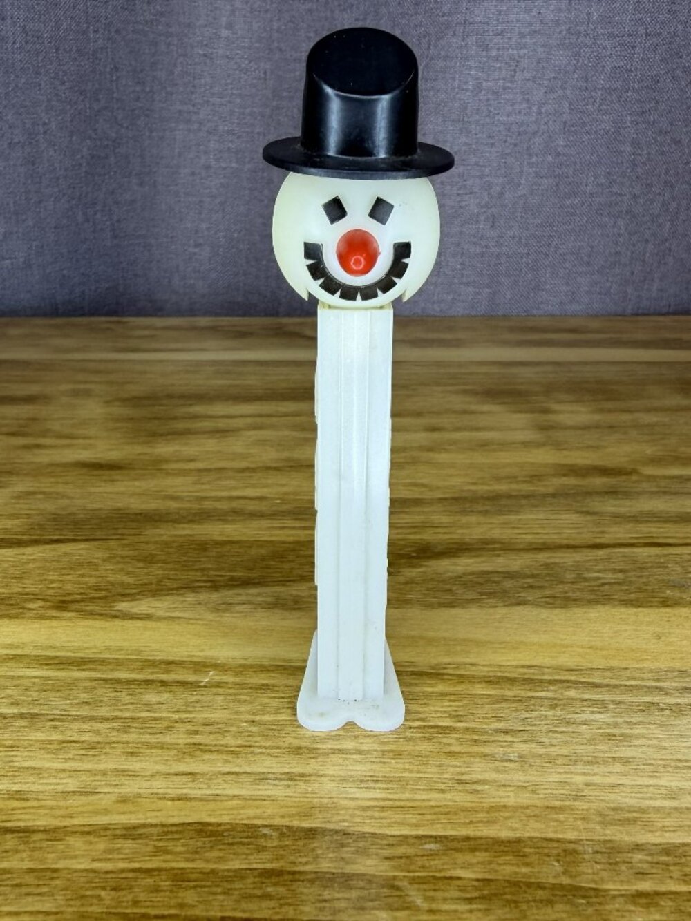 Winter Snowman Black Hat Pez Dispenser White Stem 1990